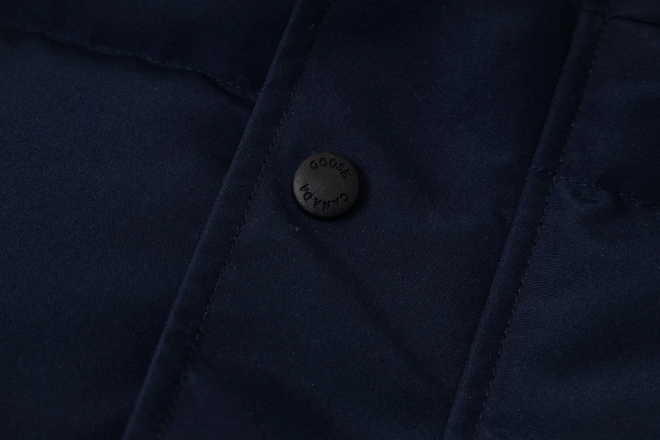 P360 Canada Goose/Canada Goose Black Label #Freestyle Crew 4151mb men's and women's vest down ➖ Imported Behringer embroidery machine customized 10,000-needle embroidery label! ➖ Imported 21-count polyester-cotton blended original fabric, using Feather-Light 10D waterproof coating fabric, made of 84.5% polyester fiber and 15.5% cotton, 100% the best feel in the entire network! ➖ The genuine official website uses the national standard 80 white duck down, and will never be misled by false claims such as 90 down or goose down! ➖ 100% nylon nylon lining with double double-layer sealing design to prevent velvet from running away. Top-grade polar fleece is used in the collar and pockets to keep warm and comfortable! ➖ Yoshida YKK provides original custom-made electroplated sliders. YKK two-way lockable zippers are tight and smooth and will not peel off paint! ➖ 3M composite original Velcro is durable, and all accessories and hardware are disassembled and customized! ⛔No slander, no exaggeration, no need for too much copywriting, because it is focused, it is professional!  SIZE: XS S M L XL XXL